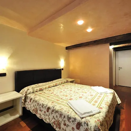 Castello Di Godego Sleeps 4 Air Con Wifi Lejlighed *