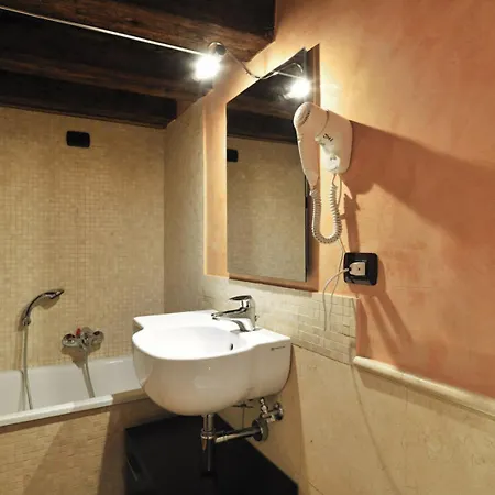 Lejlighed Castello Di Godego Sleeps 4 Air Con Wifi *